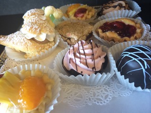 Petit Fours (1)